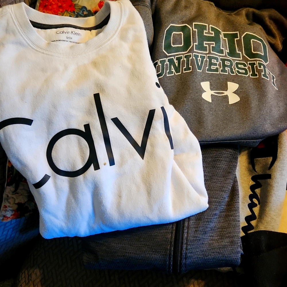 7 hoodies/crew necks
